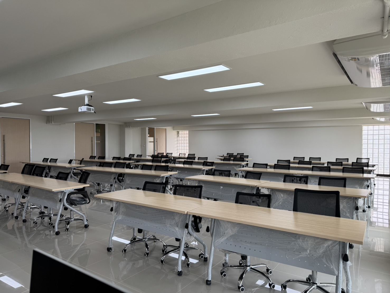 ห้องเรียนไฮบริด 4445 (ห้องประชุมชั้น 4)